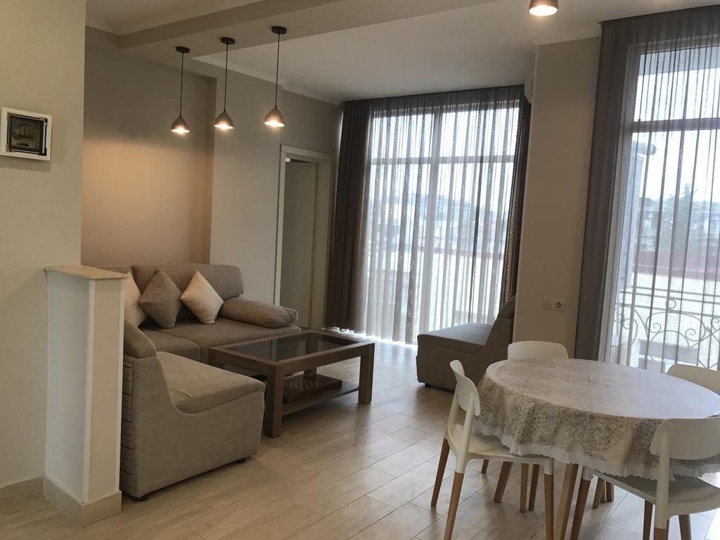 Piazza Apartment Batoumi Extérieur photo